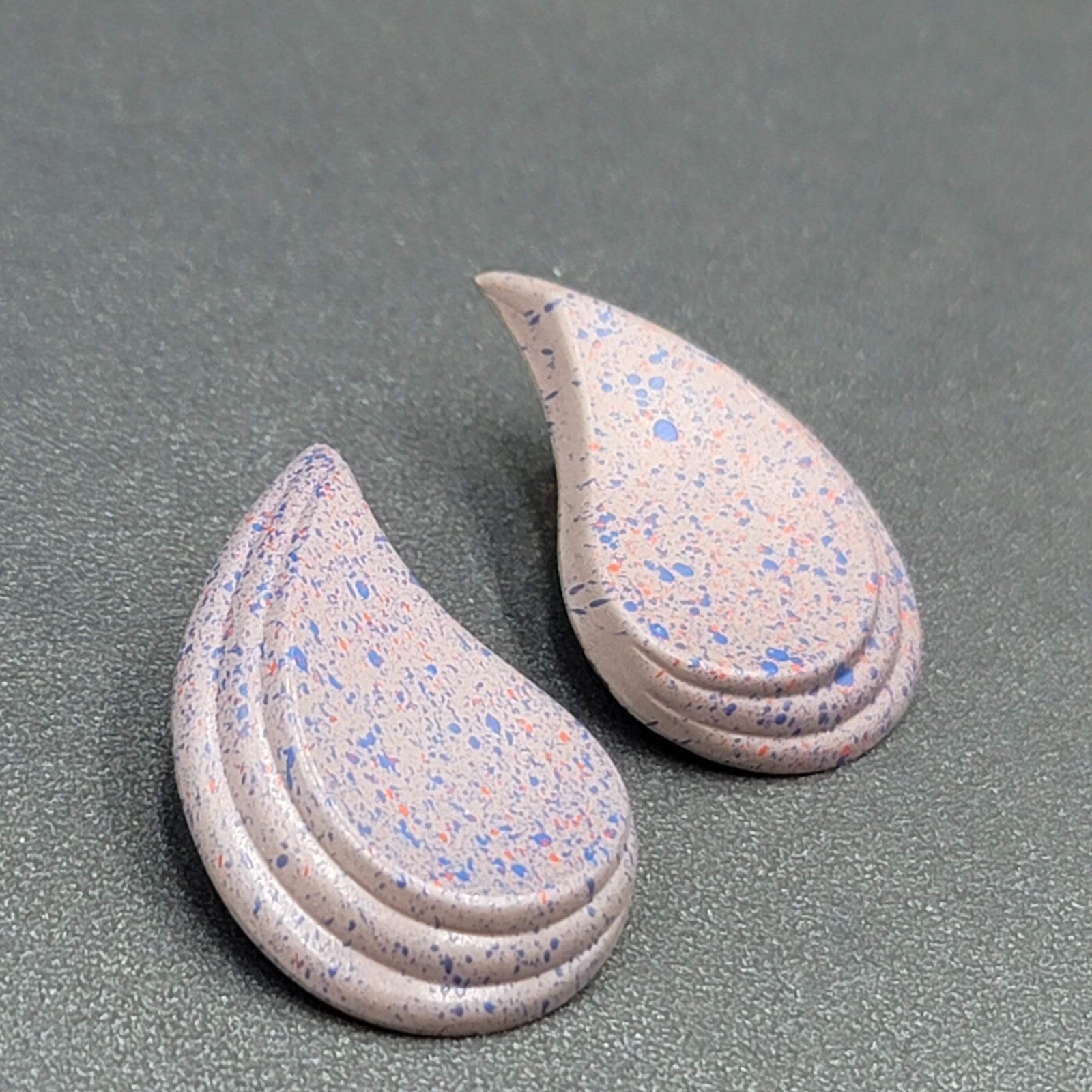 Vintage Pierced Earrings Purple Speckle Enamel Paisley Teardrop 1.5"