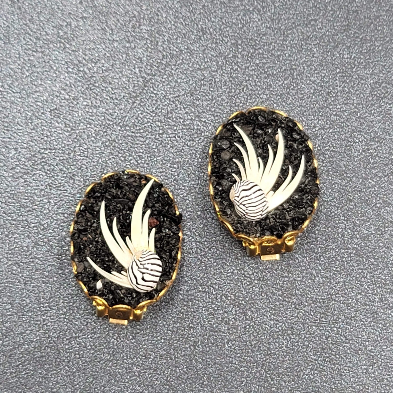 Vintage Clip on Earrings Gold tone Black Druzy Seashell Drop 1"