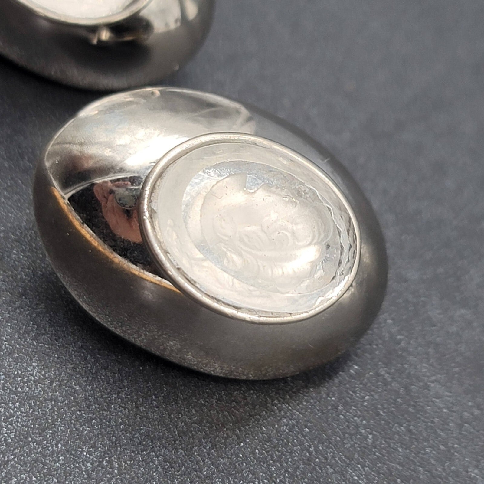 Vintage ELLEN DESIGNS Clip on Earrings Silver tone Glass Intaglio Cameo 1 3/8"