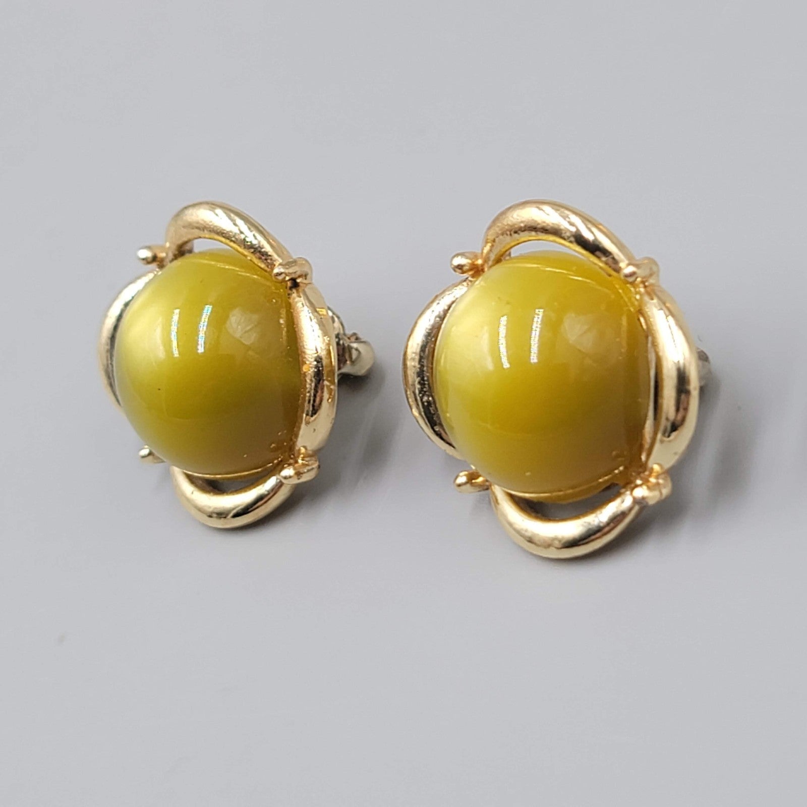 Vintage Olive Green Moon Glow Clip on Earrings Lucite Dome Gold tone 1 in