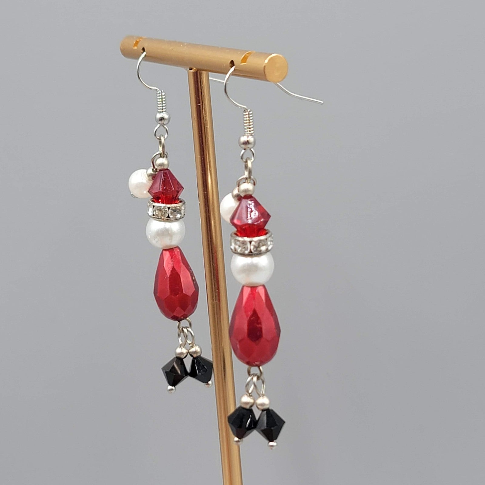 Santa Claus Beaded Pierced Earrings Silver tone Dangle Christmas  2.25 in