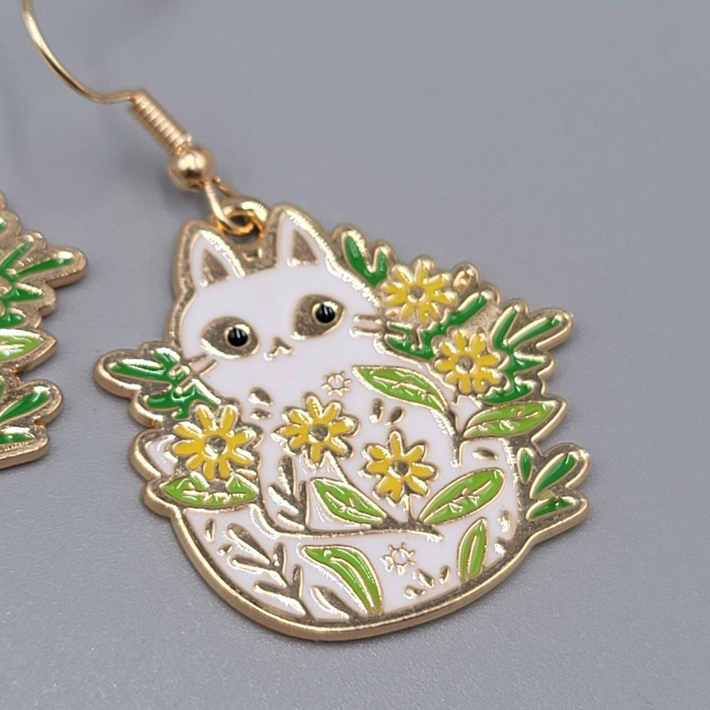 White Kitty Cat in the Flowers Pierced Earrings Gold tone Dangle 1"