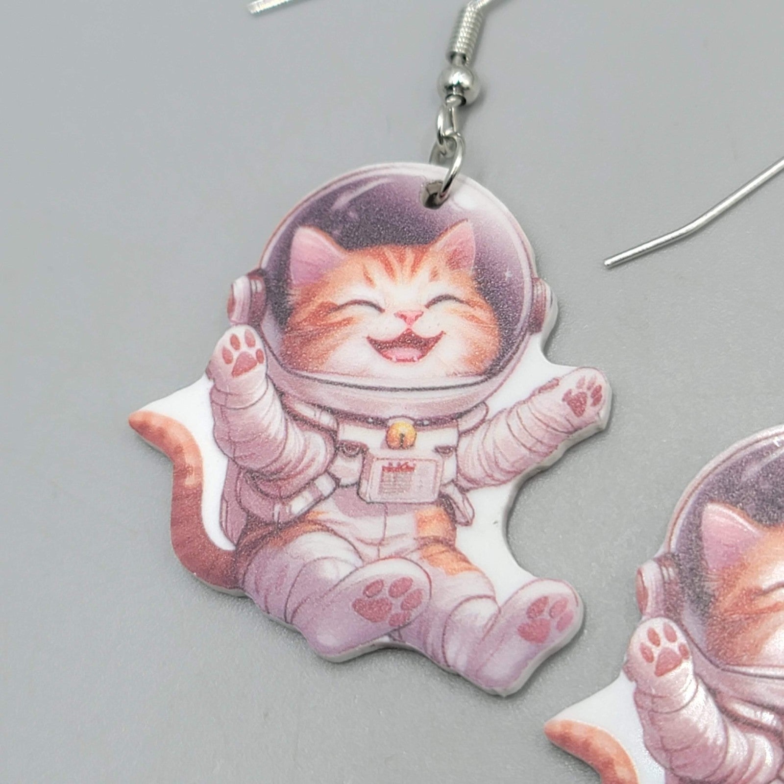 Space Kitty Cat Pierced Earrings Silver tone Dangle  1.25 in