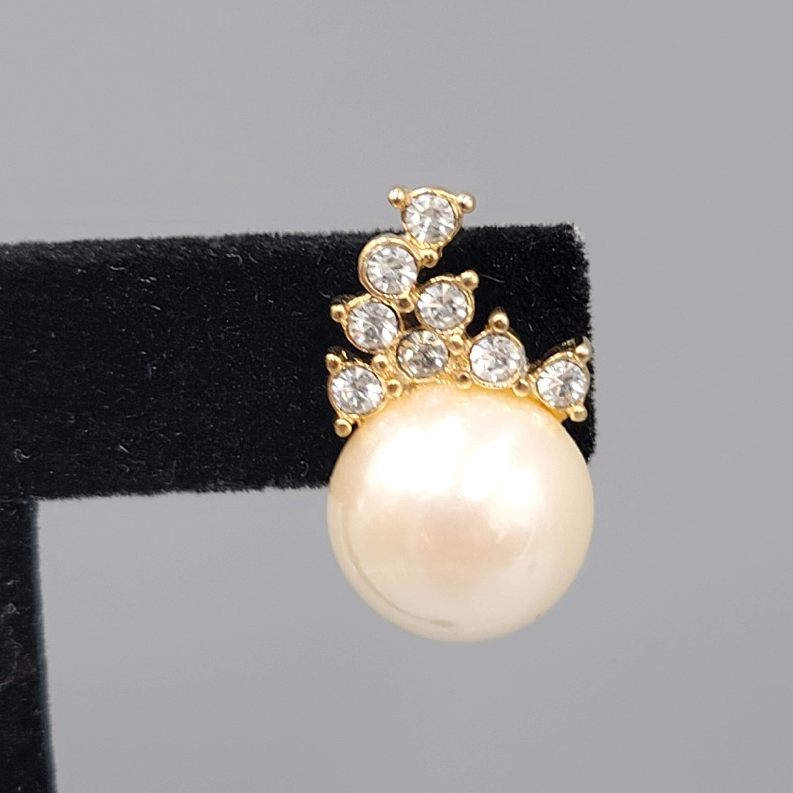 Faux Pearl Crystal Rhinestone Pierced Earrings Gold tone Drop 7/8 in