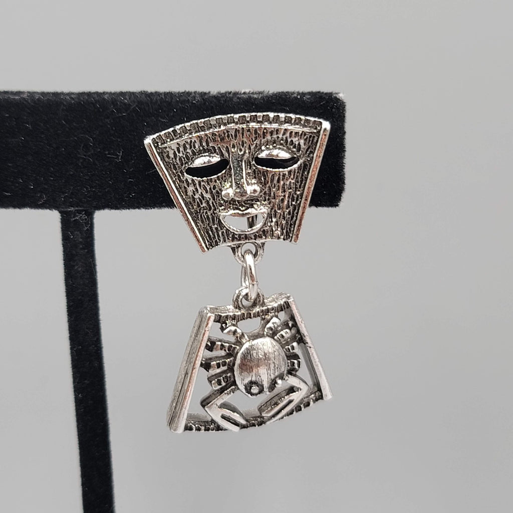 Vintage Sarah Cov Clip on Earrings Zodiac Cancer Silver toen Dangle 1.5"