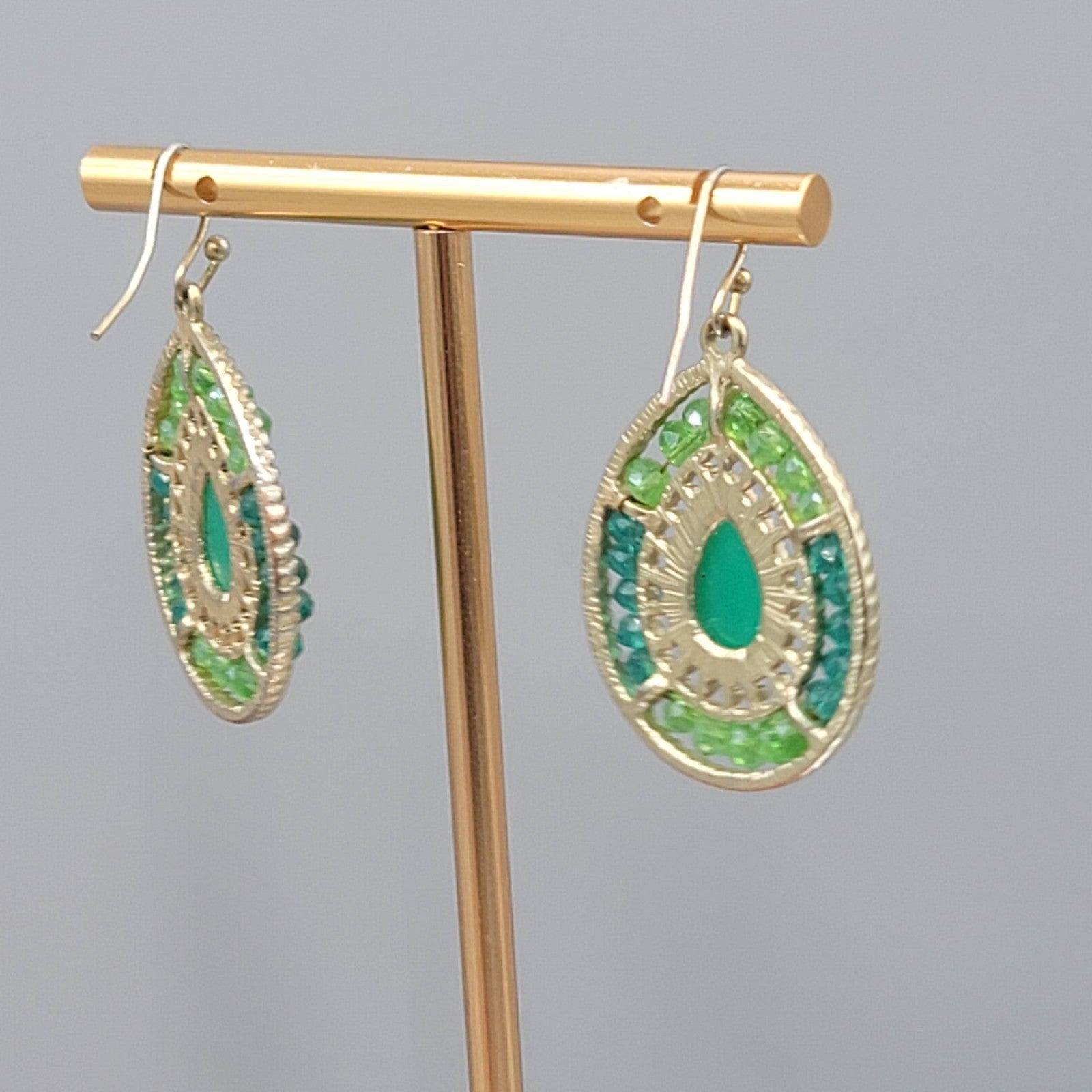 Green Bead Teardrop Pierced Earrings Gold tone Dangle 1.25 in