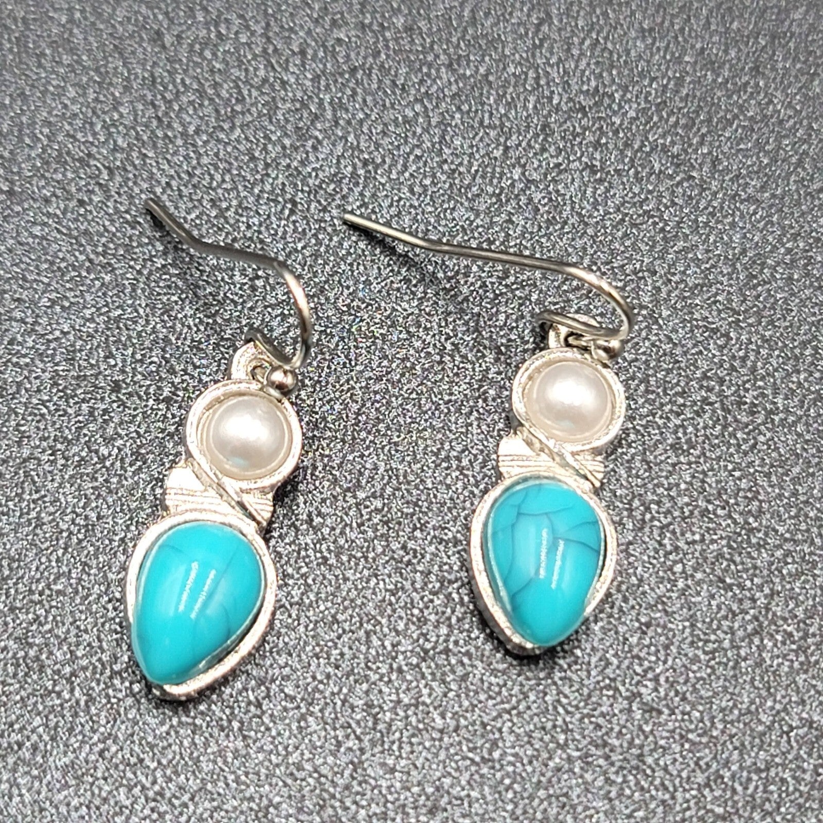 Pierced Earrings Silver tone White Blue Accents Dangle 7/8"