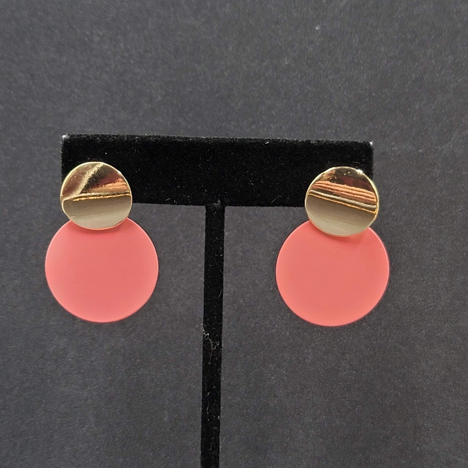 Pierced Earrings Gold tone Matte Pink Enamel Disc Dangle 1.25"