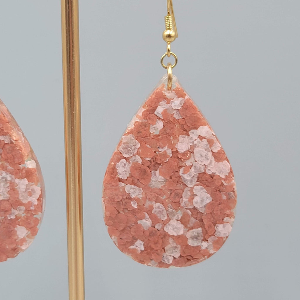 Confetti Resin Teardrop Pierced Earrings Gold tone Dangle Pink Mauve 2 in