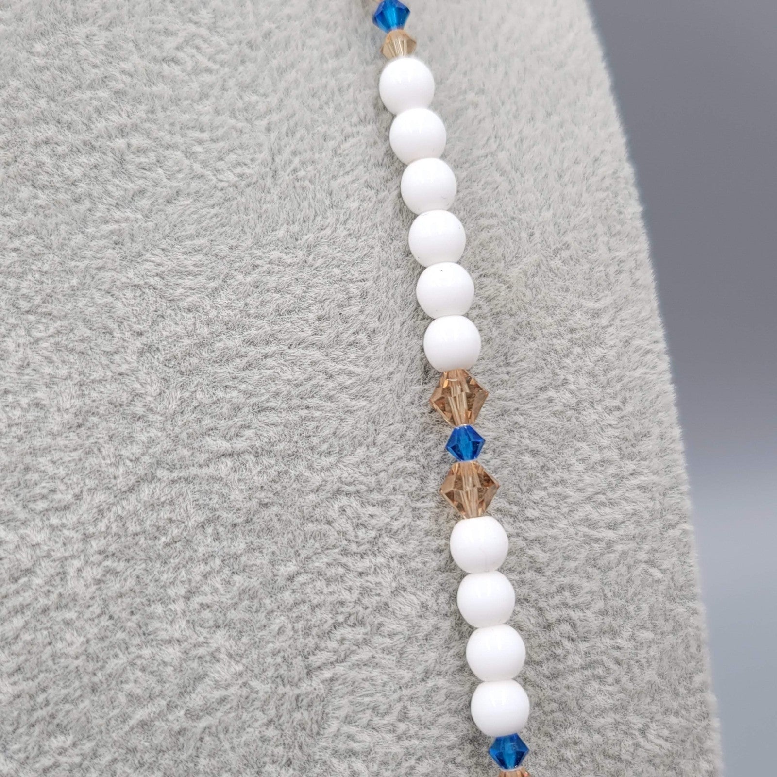 Vintage White Glass Art Bead Necklace Estate Costume Jewelry