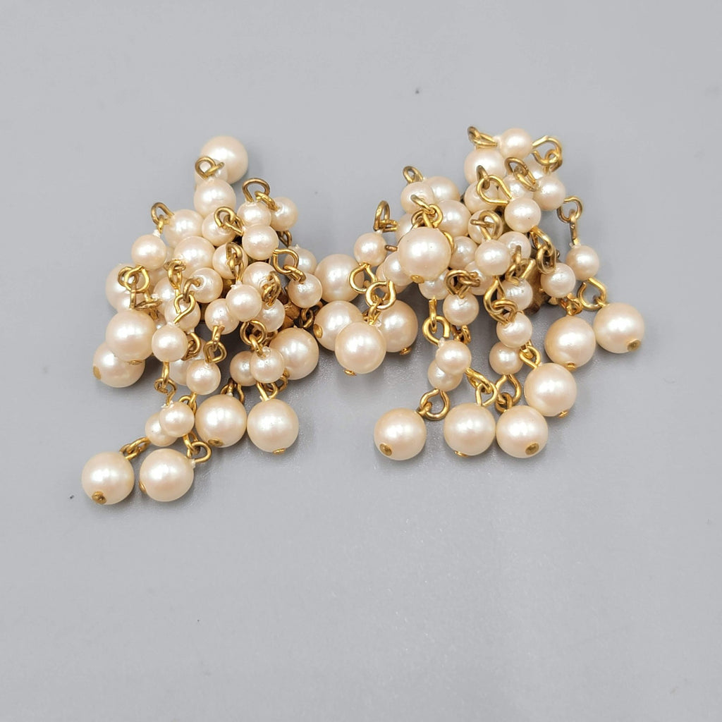 Vintage White Bead Cluster Waterfall Clip on Earrings Gold tone Dangle 1.75 in