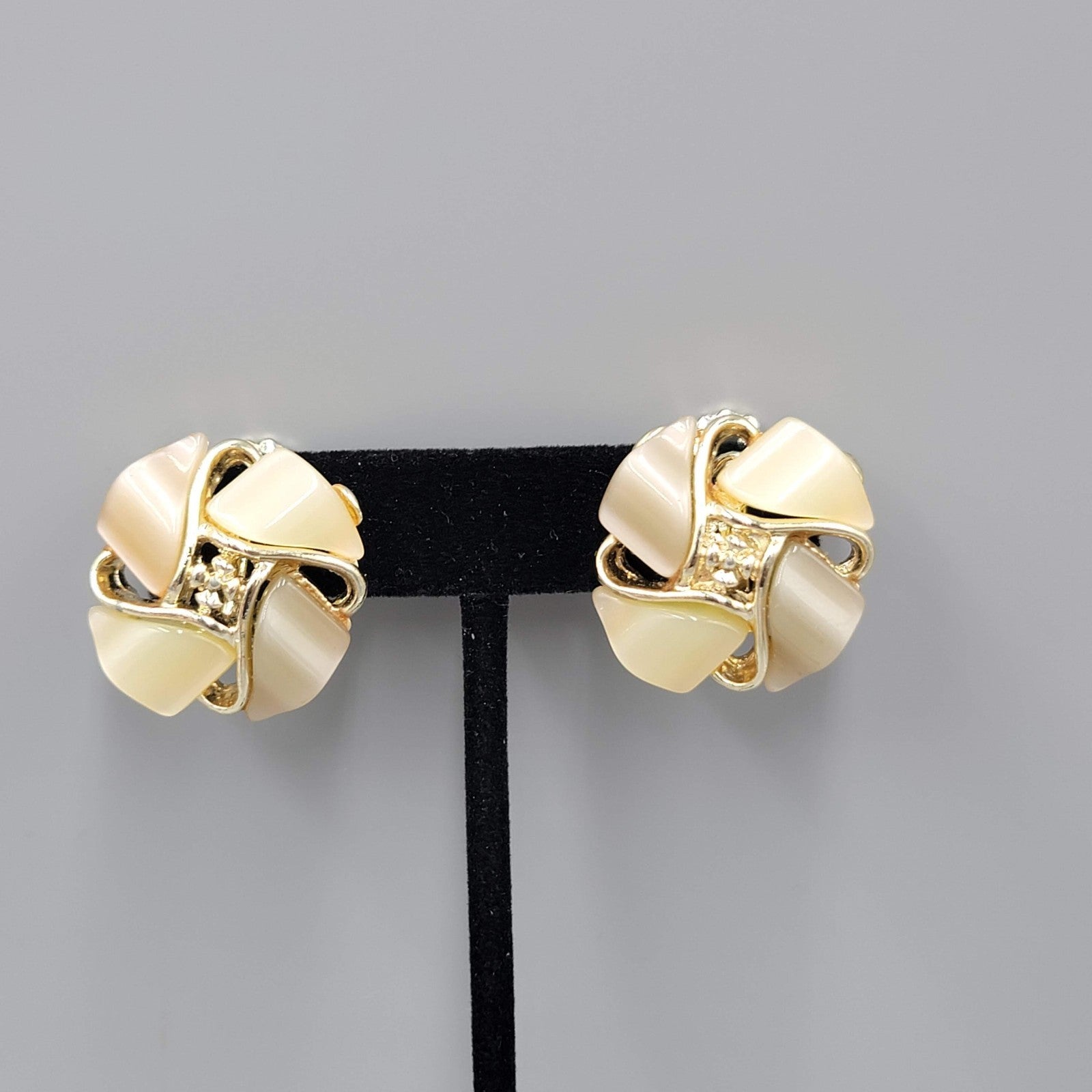 Vintage Clip on Earrings Gray Pale Yellow Thermoset Round 1 in