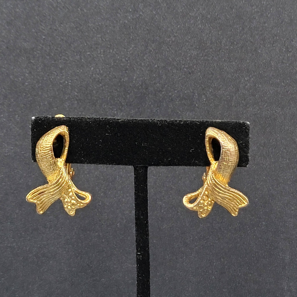 Vintage Clip on Earrings Gold Plated Textured Ribbon Style Drop 1.5"