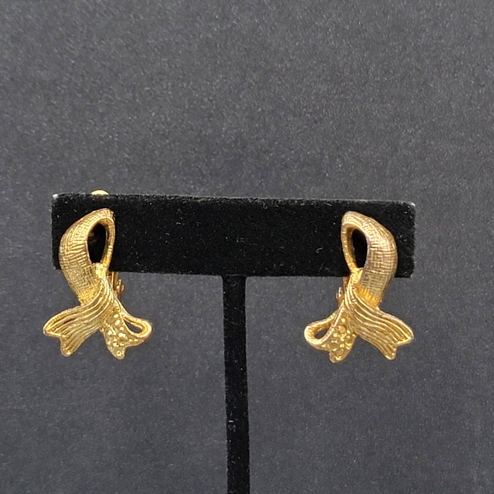 Vintage Clip on Earrings Gold Plated Textured Ribbon Style Drop 1.5"