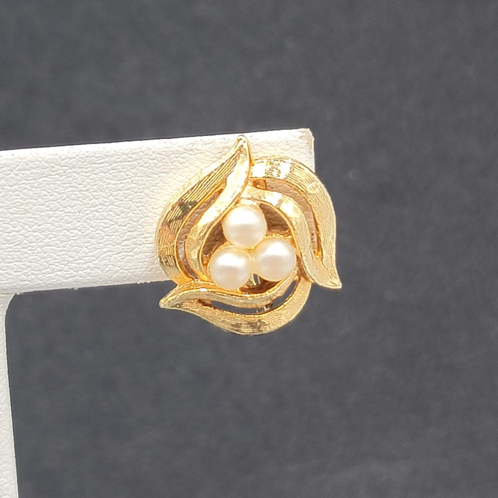 Vintage Clip on Earrings Textured Gold tone Faux Pearl Studs 3/4"