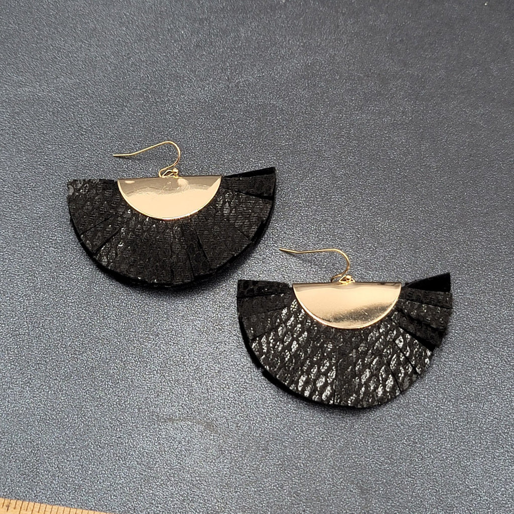 Pierced Earrings Black Snake Skin Print Tassel Fan Gold tone Dangle 1.5"