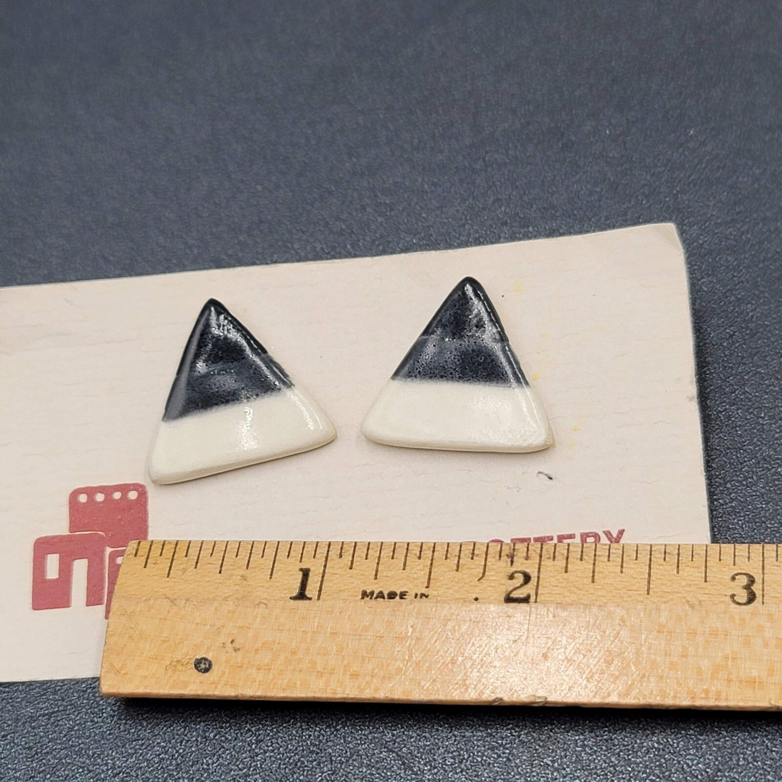 Vintage Tohono Trail Pottery Pierced Earrings Black White Triangles NOS NWT 7/8"