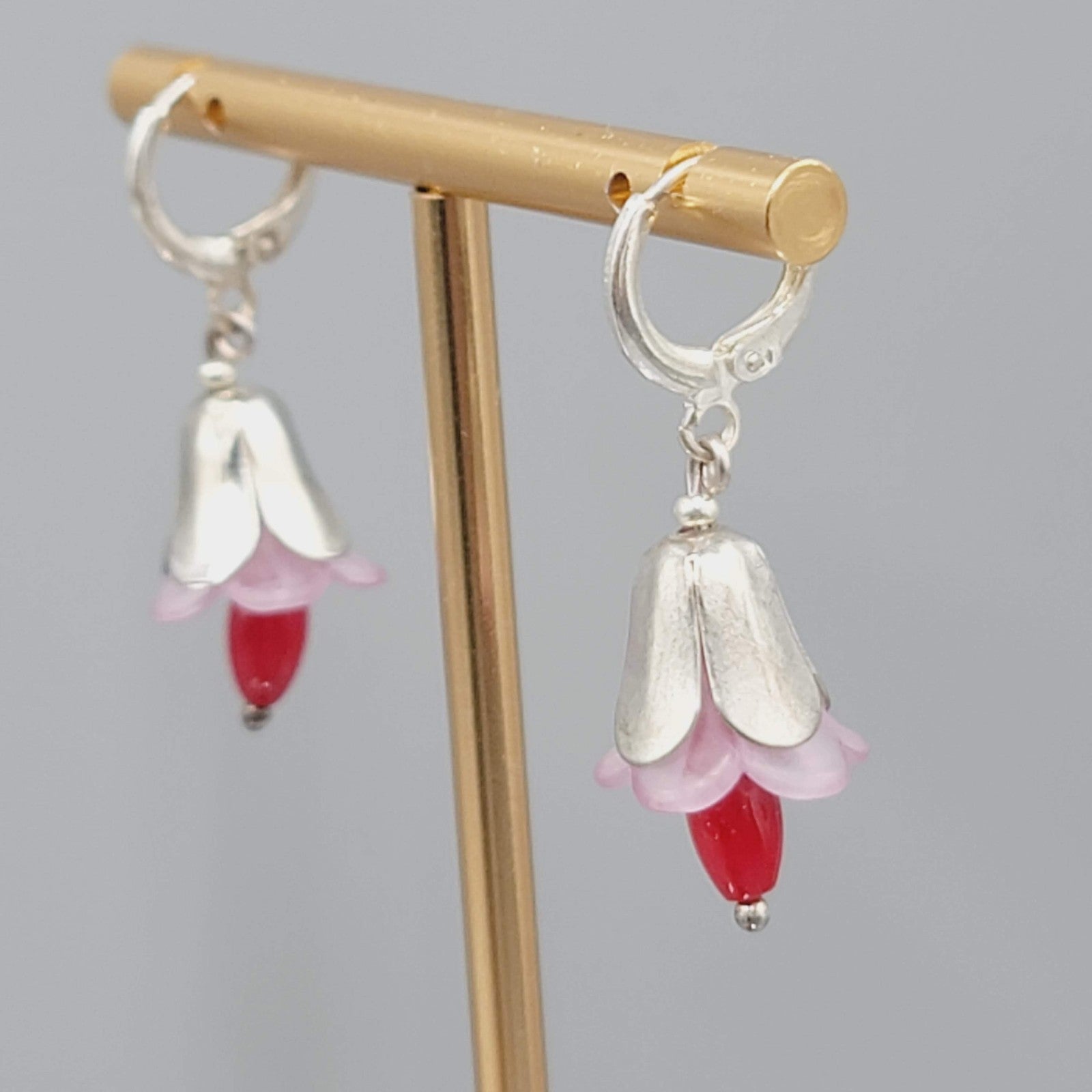 Red Pink Drop Flower Pierced Earrings Silver tone Dangle 7/8"
