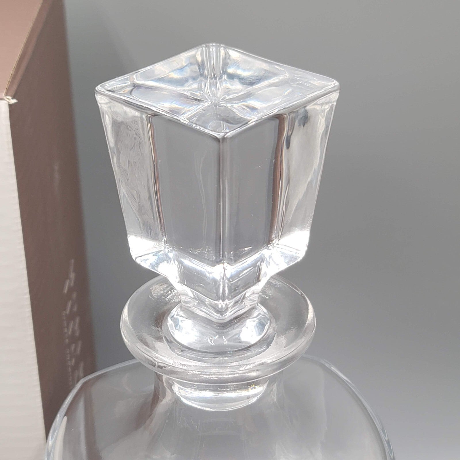 Moderne Elegance Glass Twisted Whiskey Decanter Glass Stopper NEW w Box