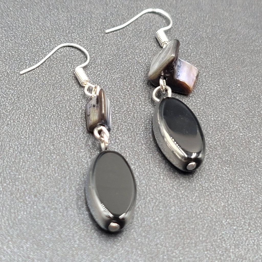 Pierced Earrings Silver tone Black Glass Bead Shell Beads Dangle 1.5"