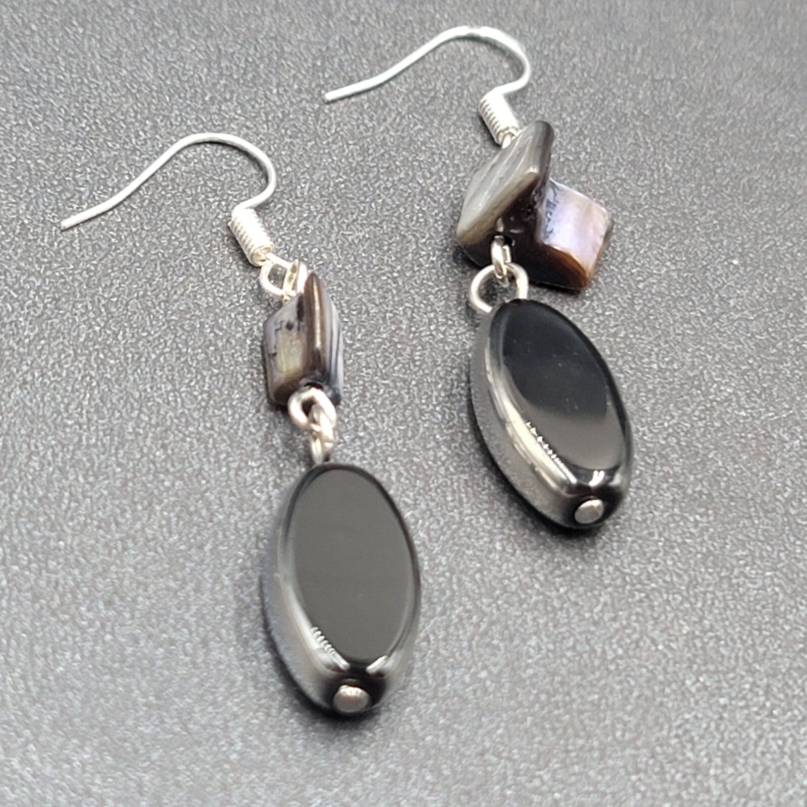 Pierced Earrings Silver tone Black Glass Bead Shell Beads Dangle 1.5"