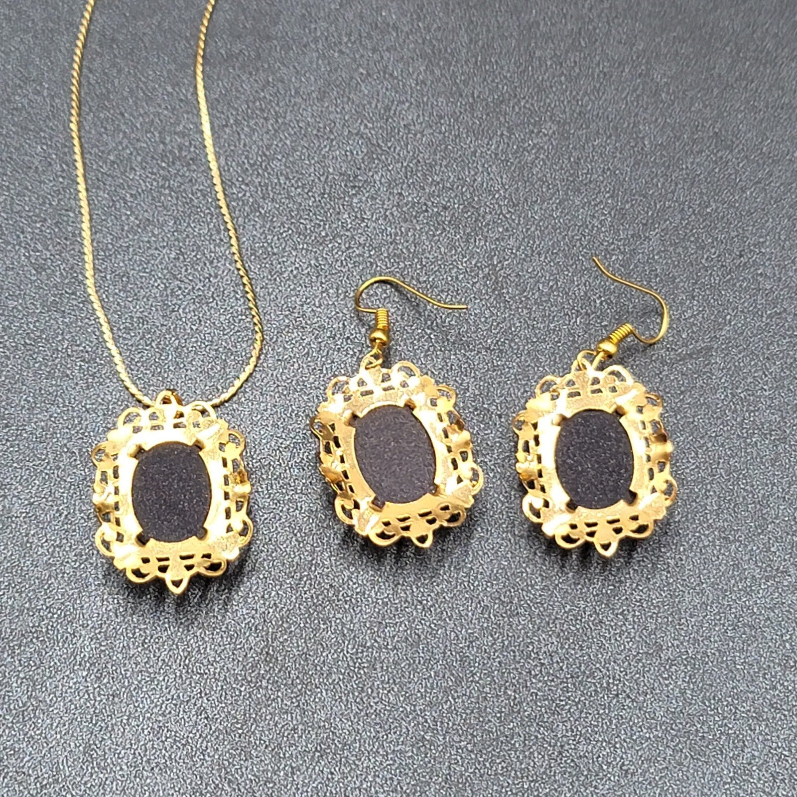 Necklace Earrings Set Gold tone Purple Sandstone Oval 16.5" Chain Earrings 1.25"