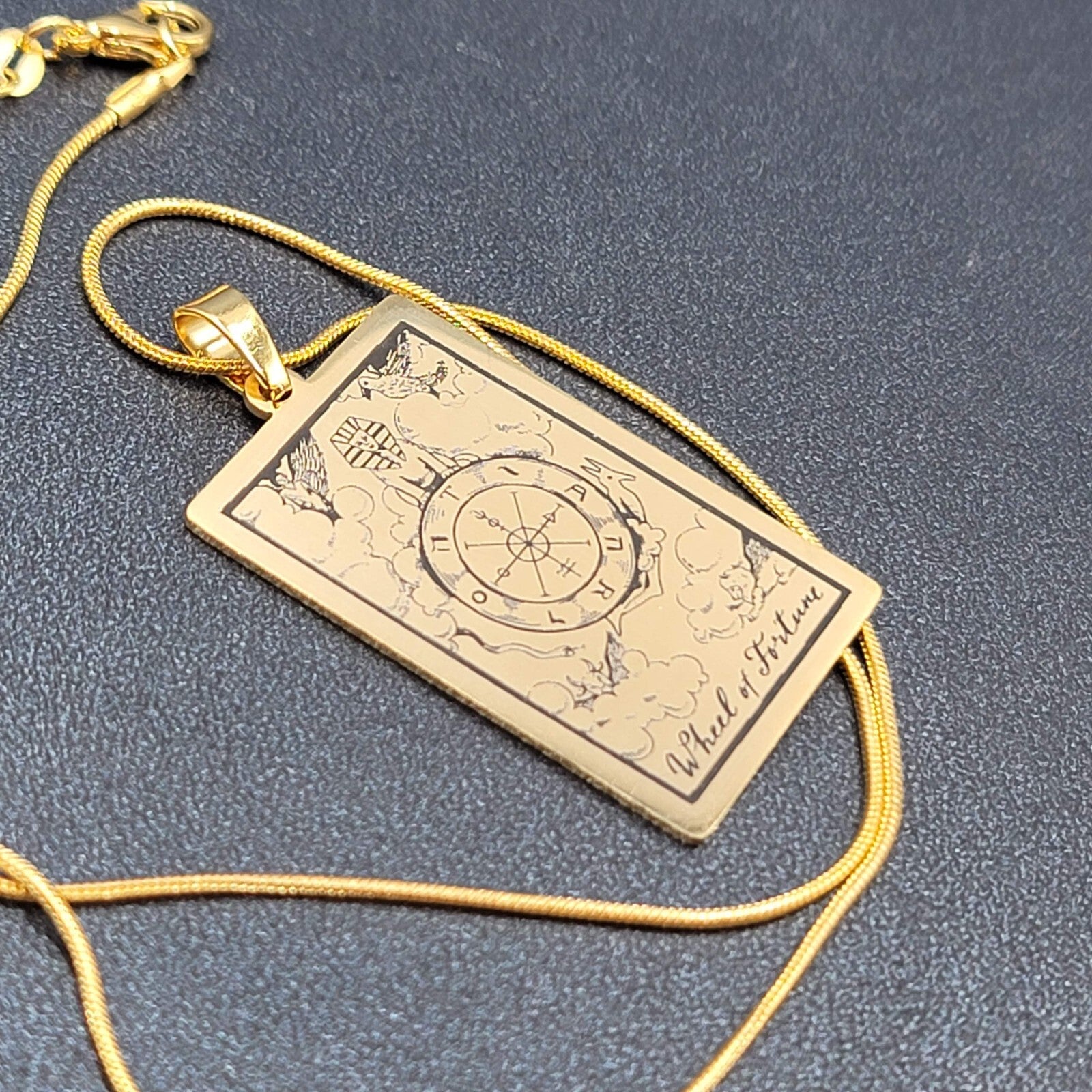 WHEEL OF FORTUNE Tarot Card Pendant Necklace Major Arcana Gold tone 18”.