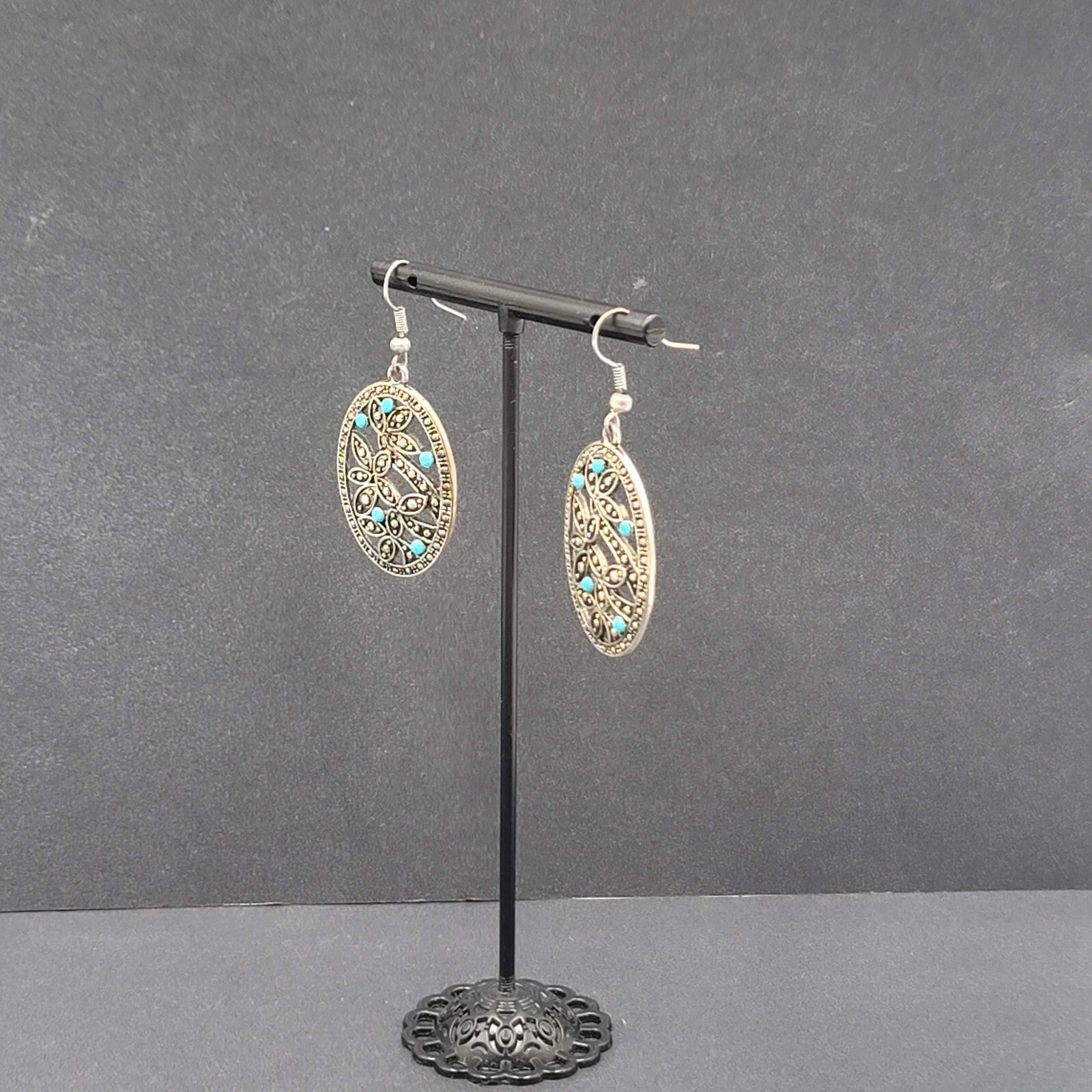 Pierced Earrings  Flowers Oval Statement Blue Accent Dangle 1.5"