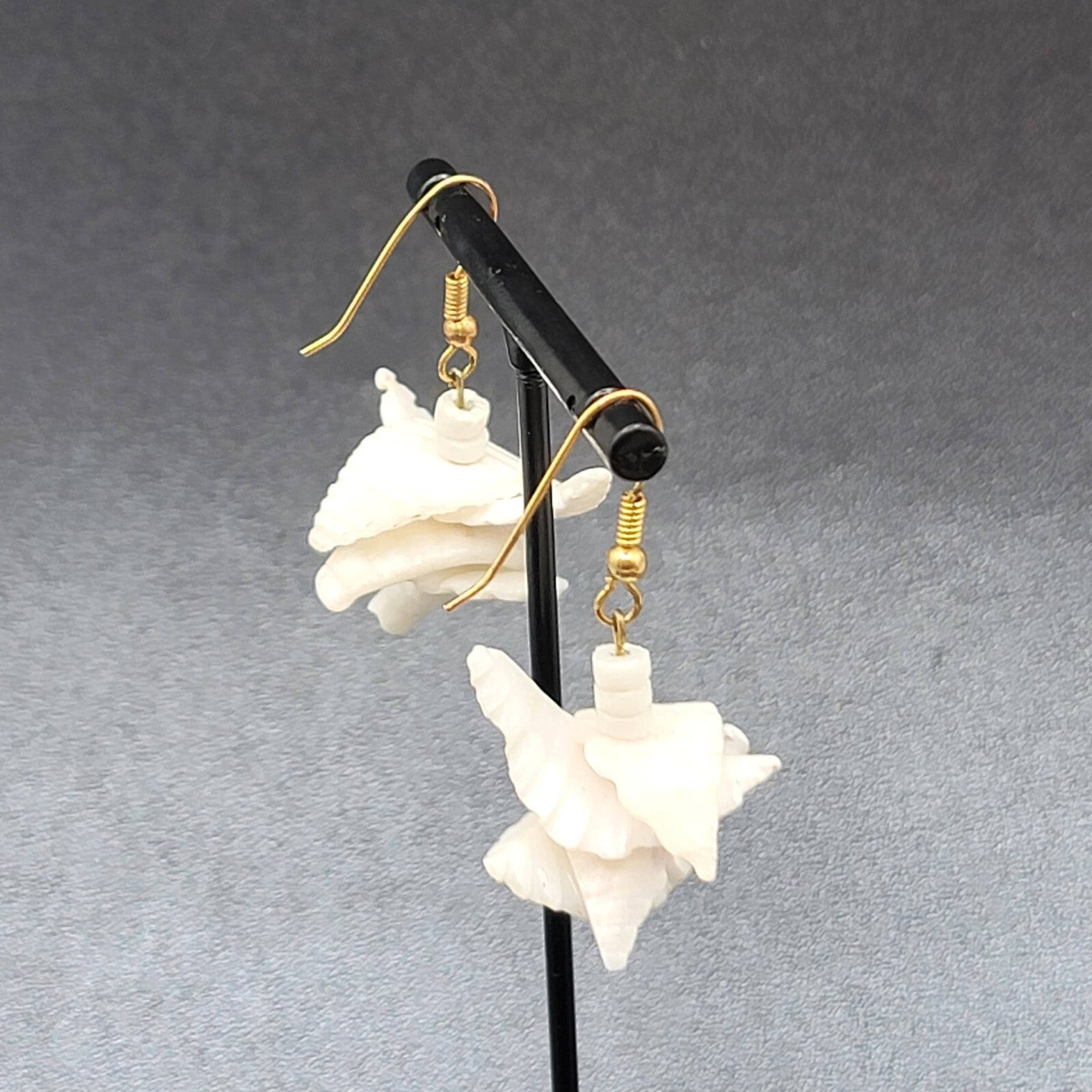 Pierced Earrings White Shell Pieces Bead Dangle Beach Wear   1.25"