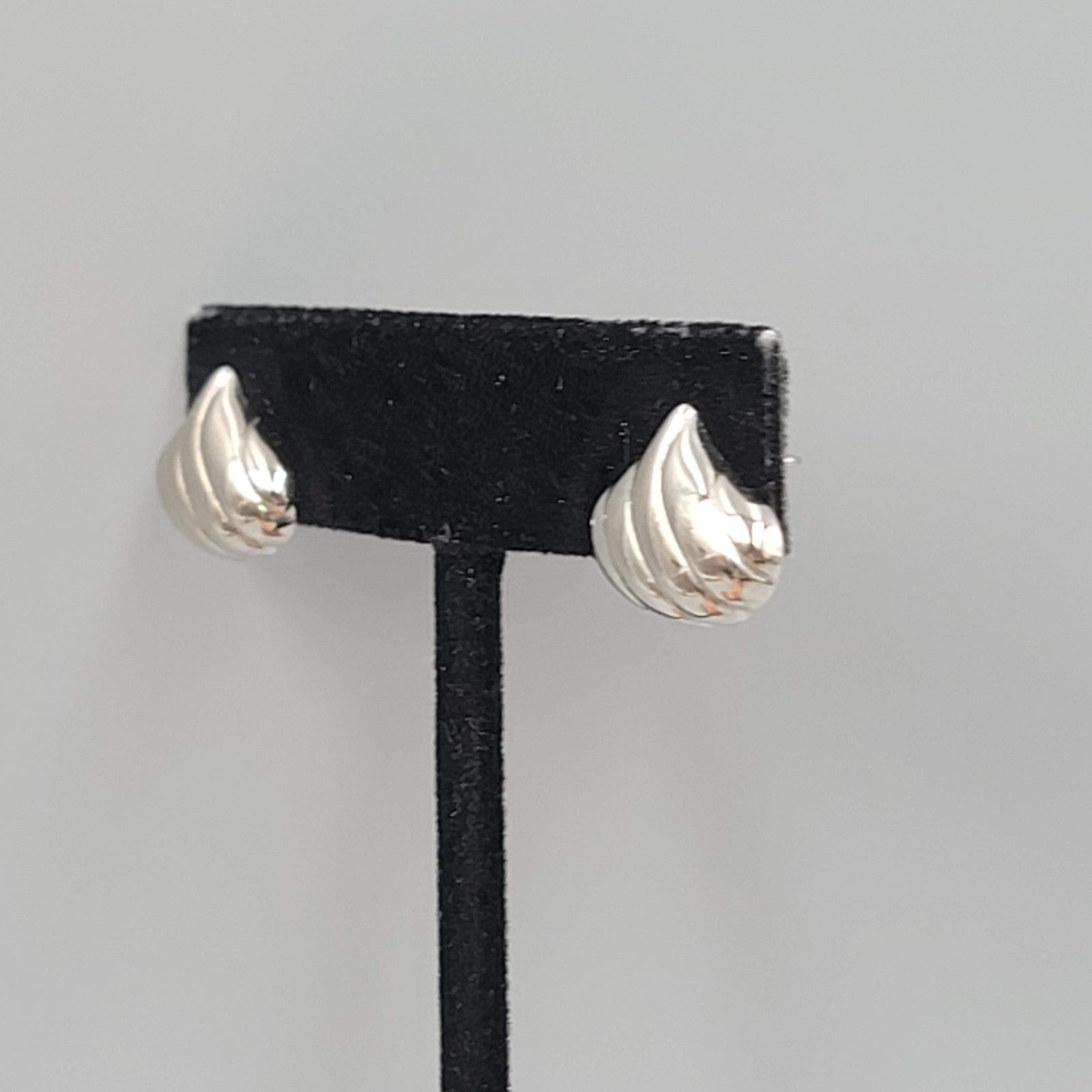 Vintage Stud Pierced Earrings Silver Plated Shell Design 1/2"