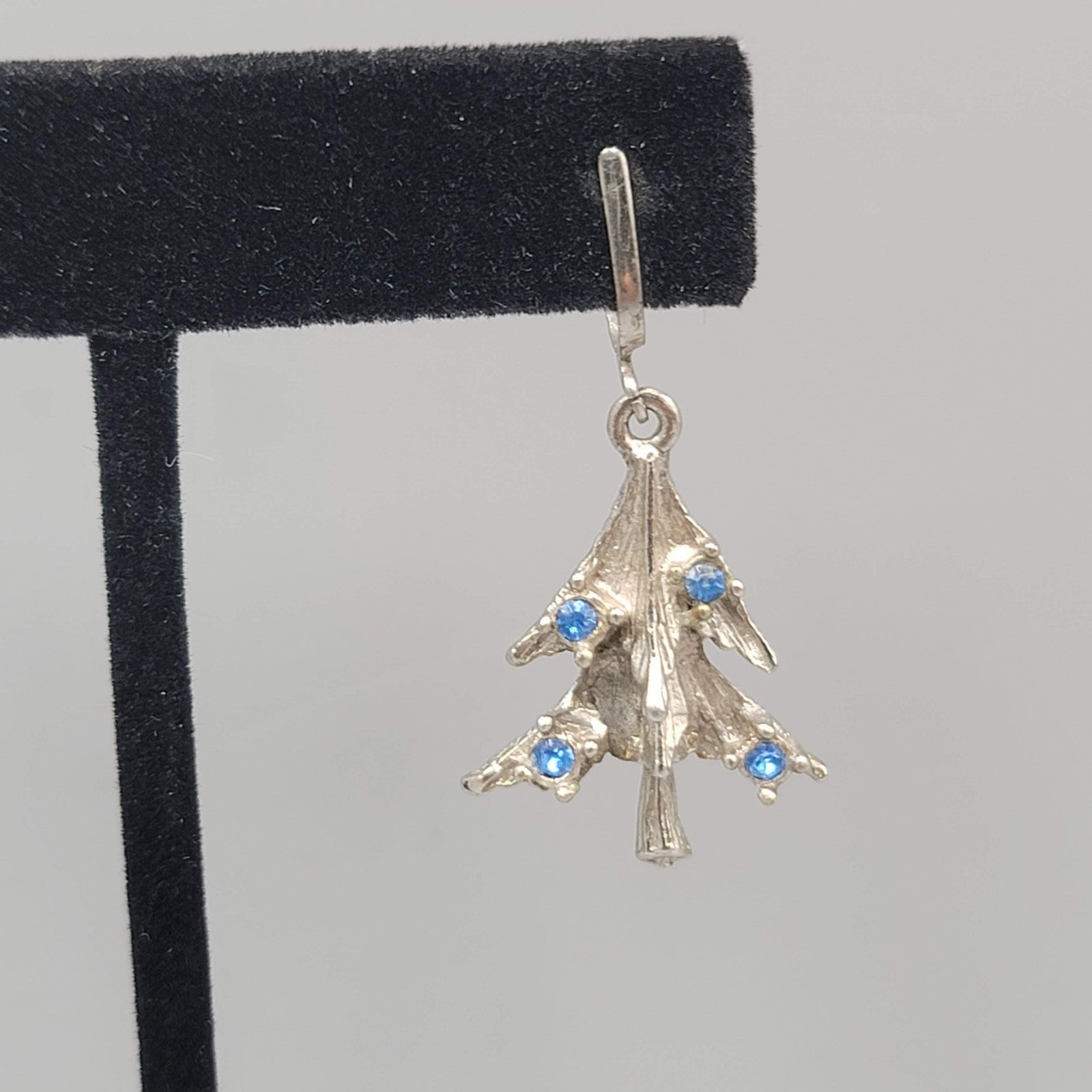 Vtg Christmas Tree Blue Rhinestone Clip on Earrings Silvertone Dangle  1 1/8"