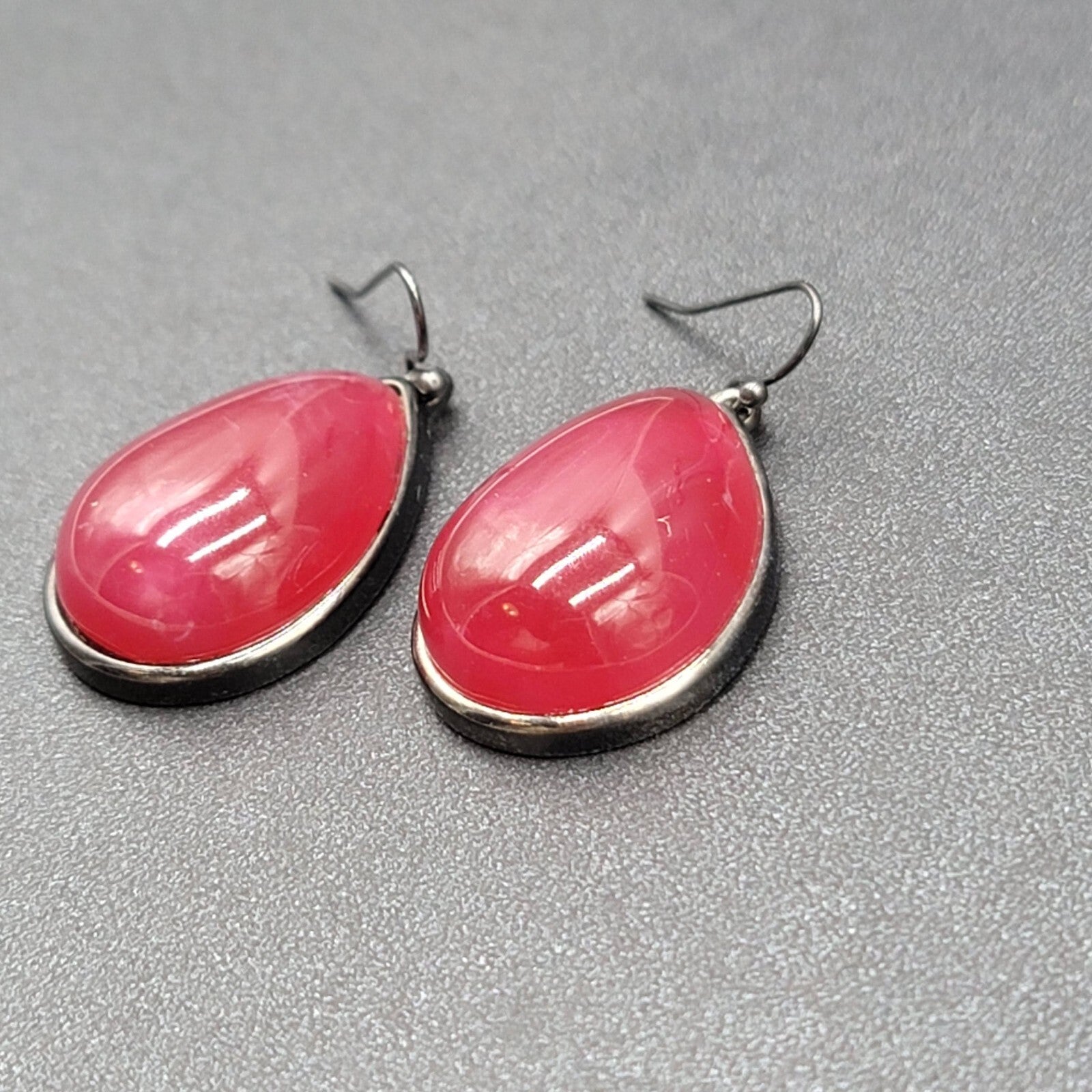 Pierced Earrings Black Metal Domed Red Resin Teardrop Dangle 1.25"