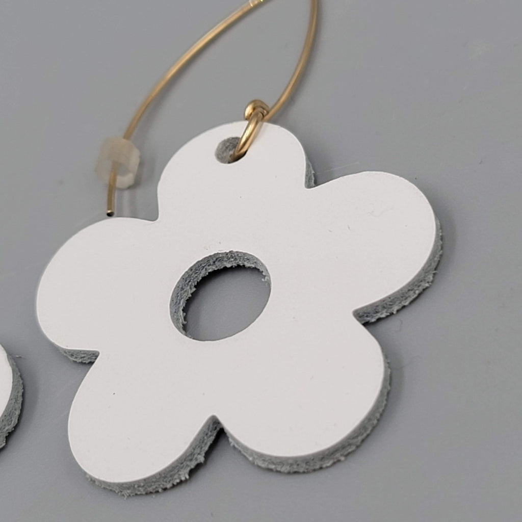 White Leather Flower Pierced Earrings Gold toen Dangle 1.5"