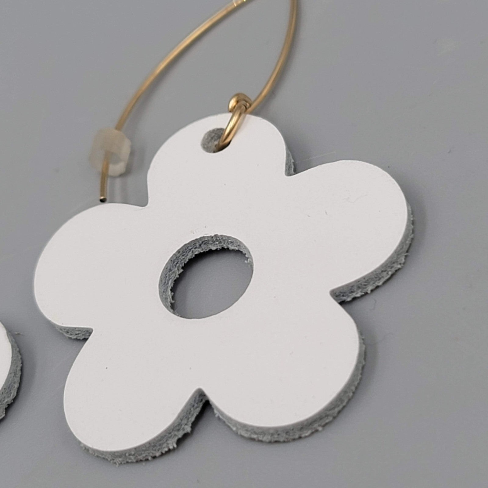 White Leather Flower Pierced Earrings Gold toen Dangle 1.5"