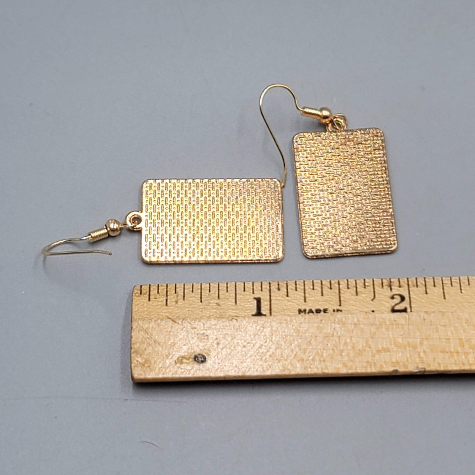 Black White Kitty Cat Sun Enamel Pierced Earrings Gold tone Dangle 1 1/8"