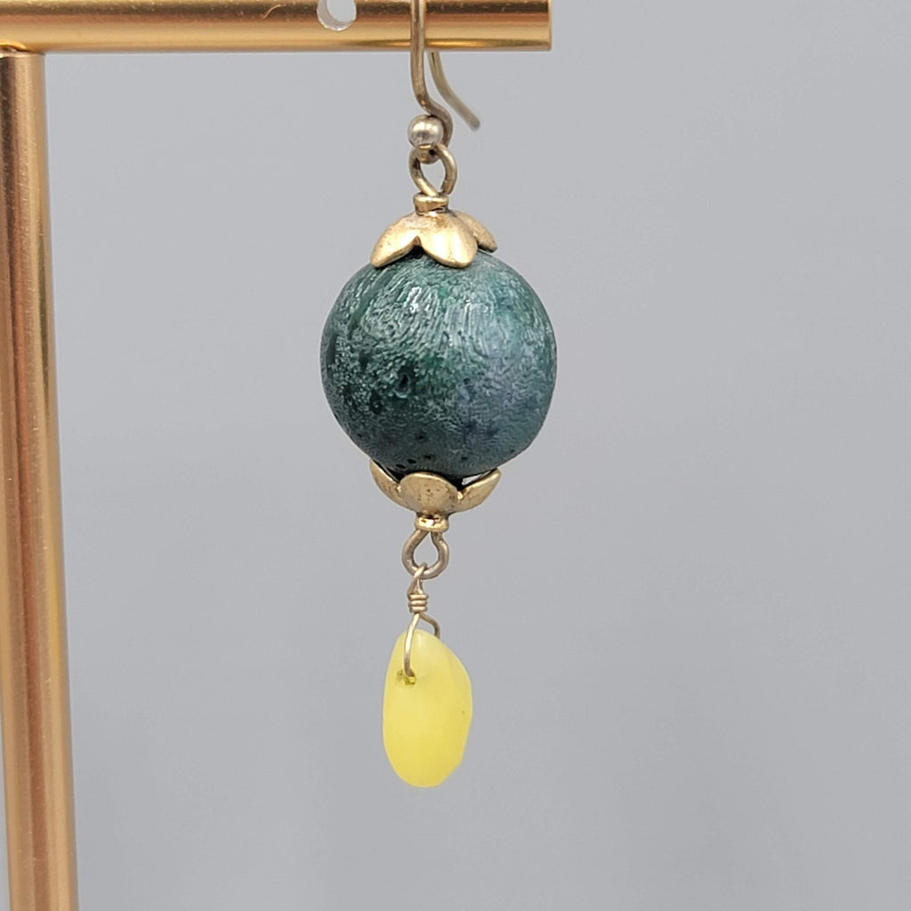 Green Stone Bead Pierced Earrings Yellow Teardrop Gold tone Dangle 1 3/8"