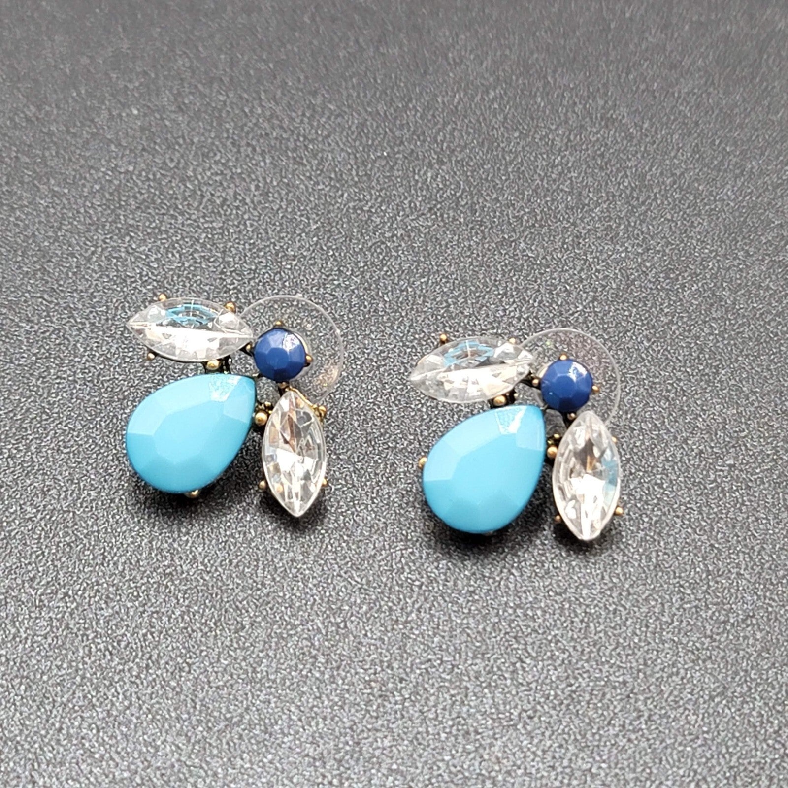 Pierced Earrings Blue Acrylic Bee Flower Design Drop 3/4"