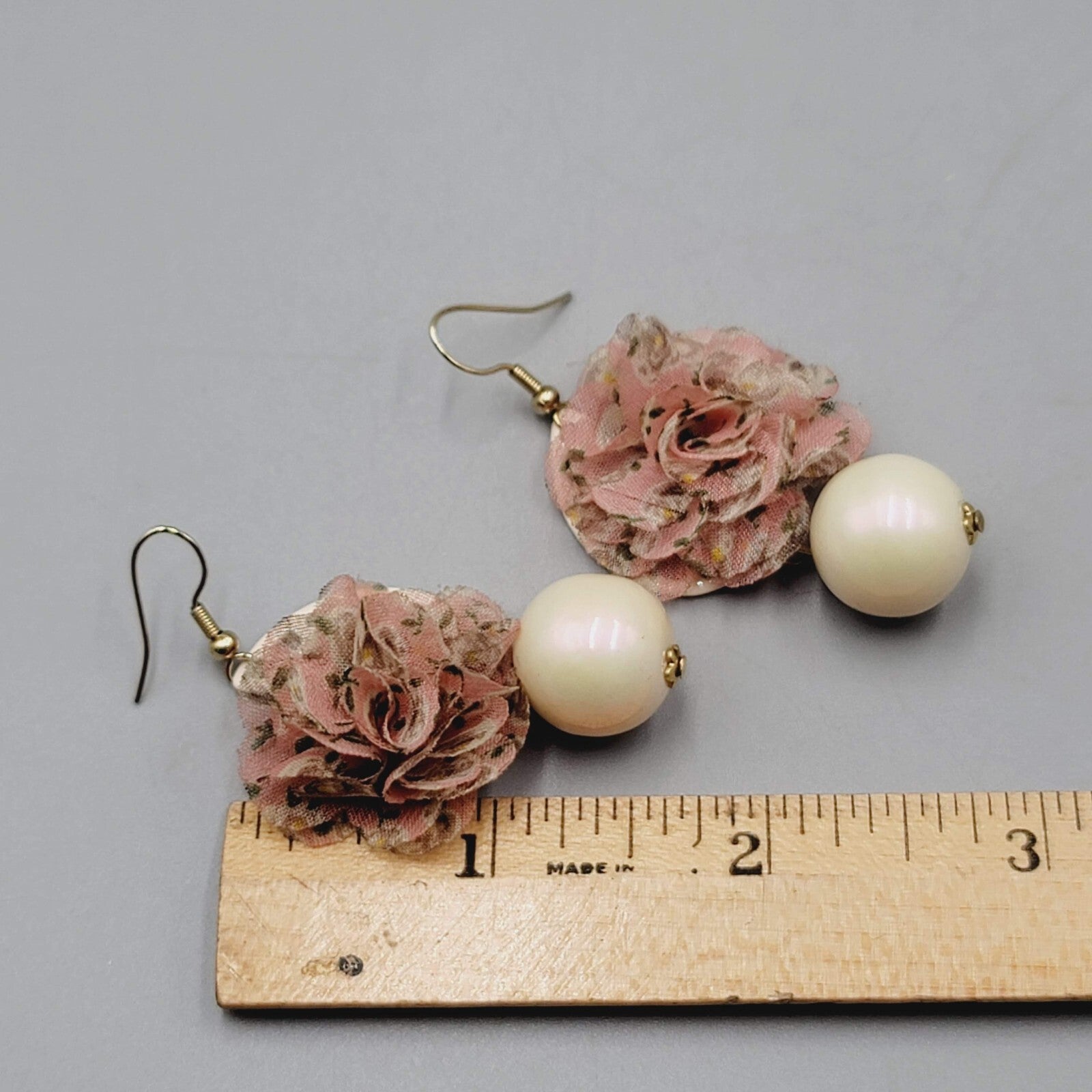 Frilly Pink White Bead Pierced Earrings Gold tone Dangle 1.75"