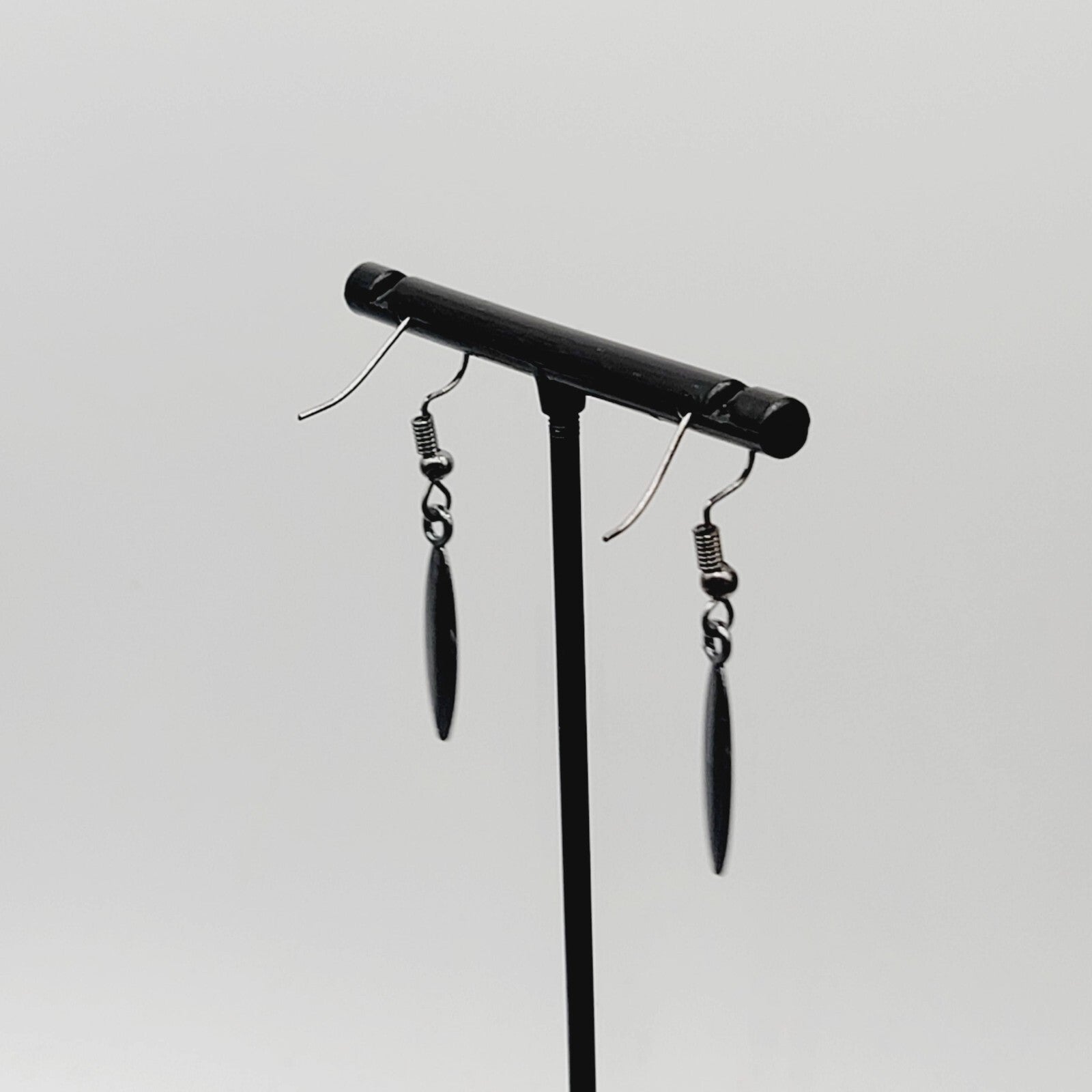 Pierced Earrings Black Metal Minimalist Dangle 7/8"