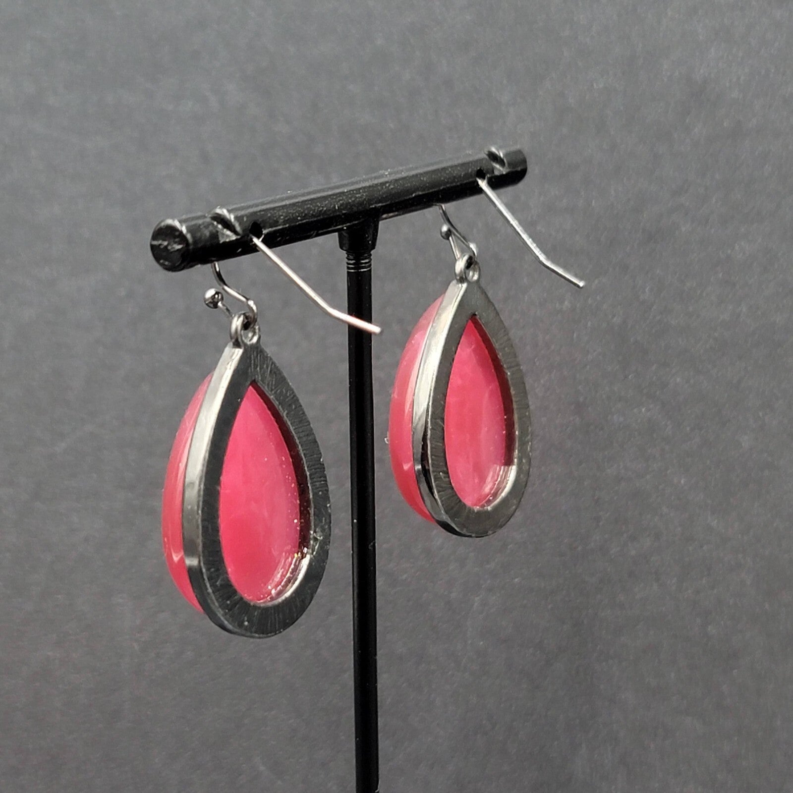 Pierced Earrings Black Metal Domed Red Resin Teardrop Dangle 1.25"
