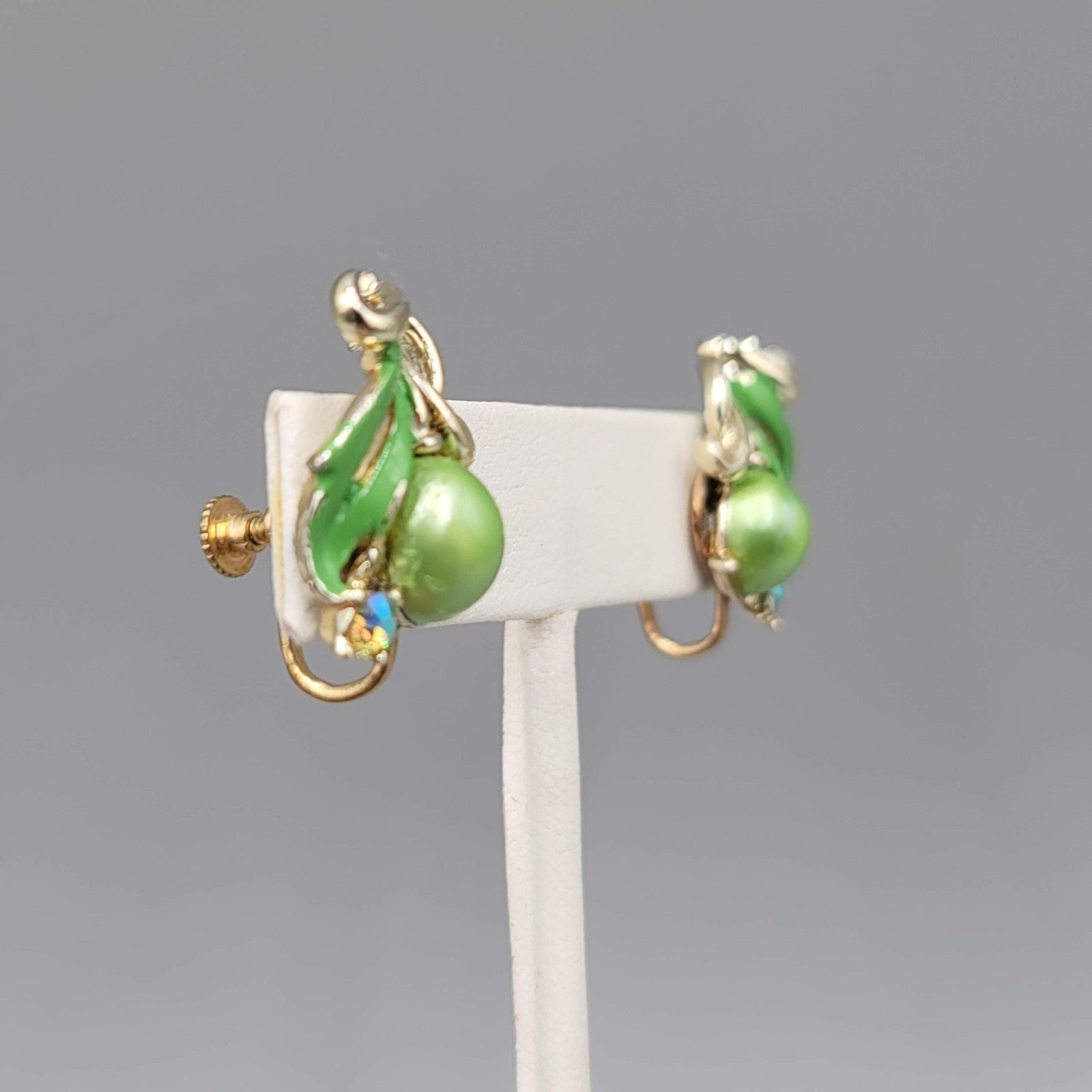 Vintage Faux Green Pearl Rhinestone Clip on Earrings Gold tone Screw Back 7/8"