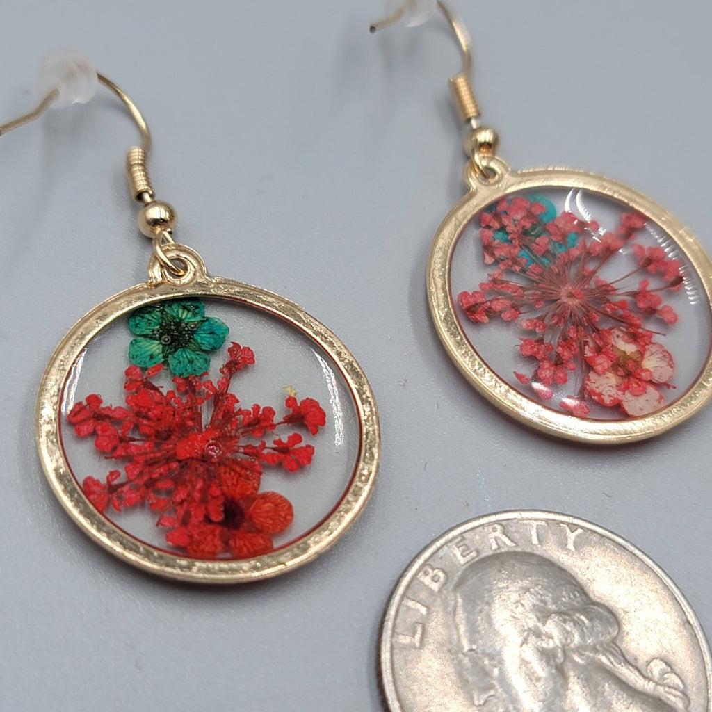 Real Flower Pierced Earrings Gold tone Pressed Resin Round Dangle New 1"