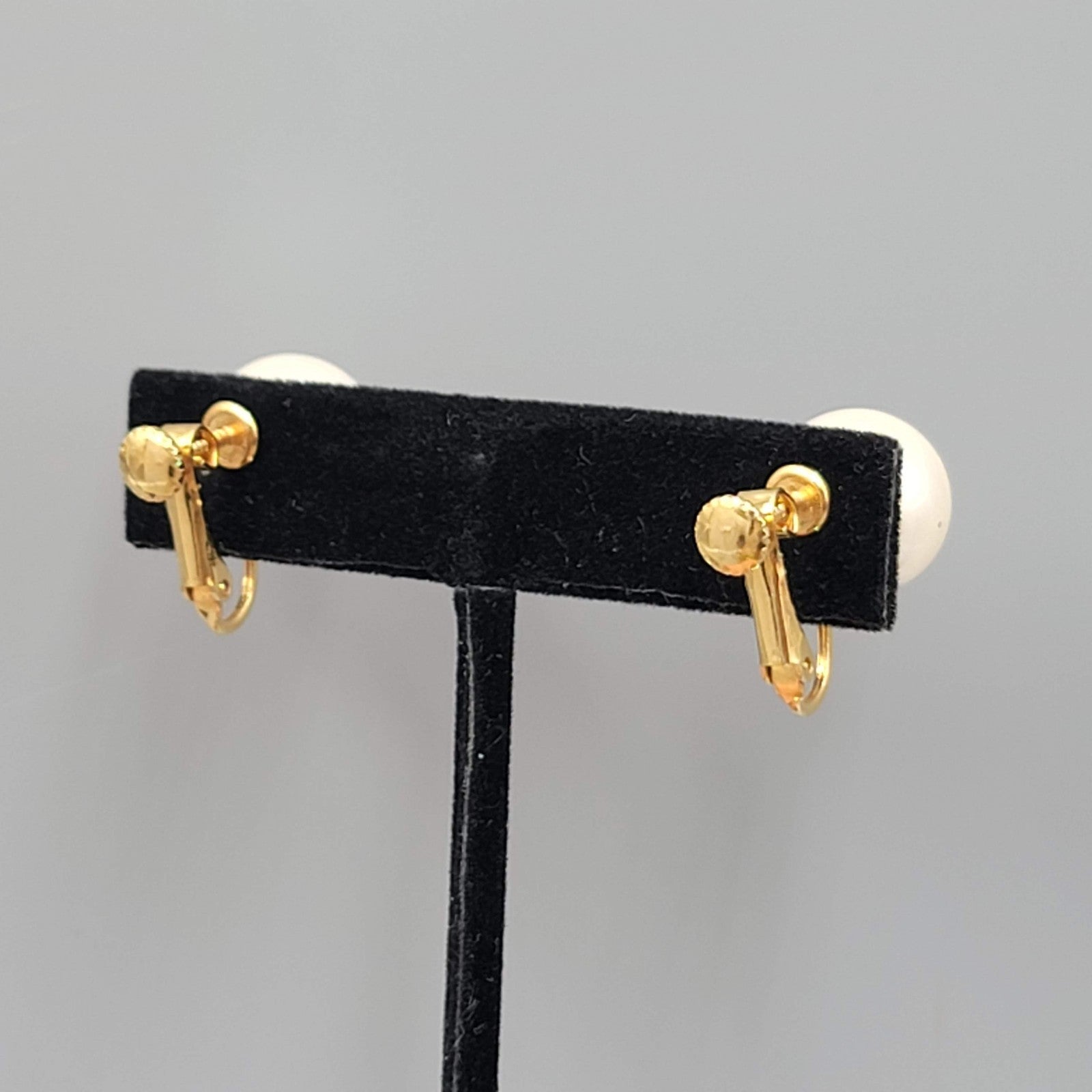 Vintage White Bead Stud Clip on Earrings Imitation Pearl 1/2 in