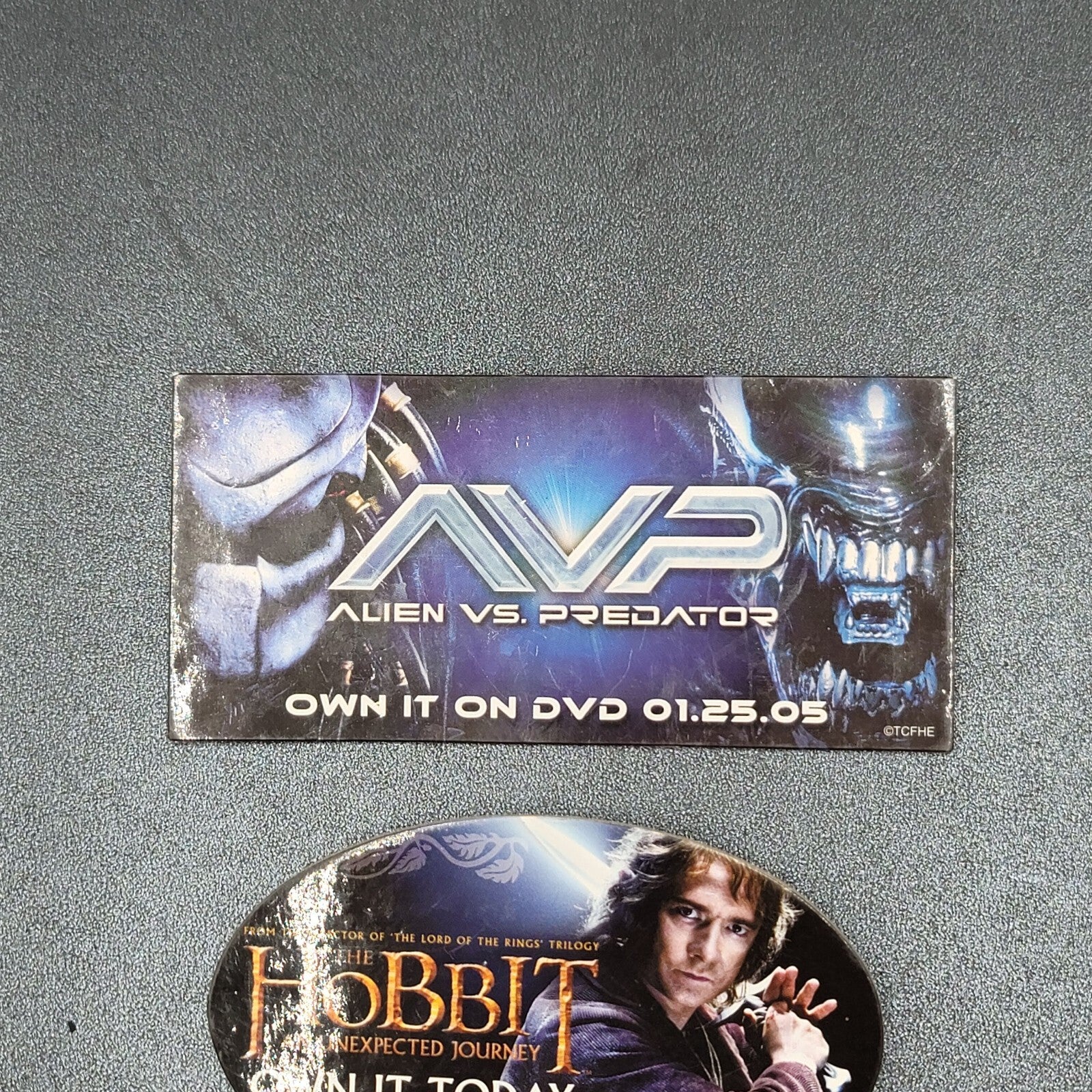 Vintage Lot Movie Promo Pin Back Buttons Pins Alien Vs Predator The Hobbit