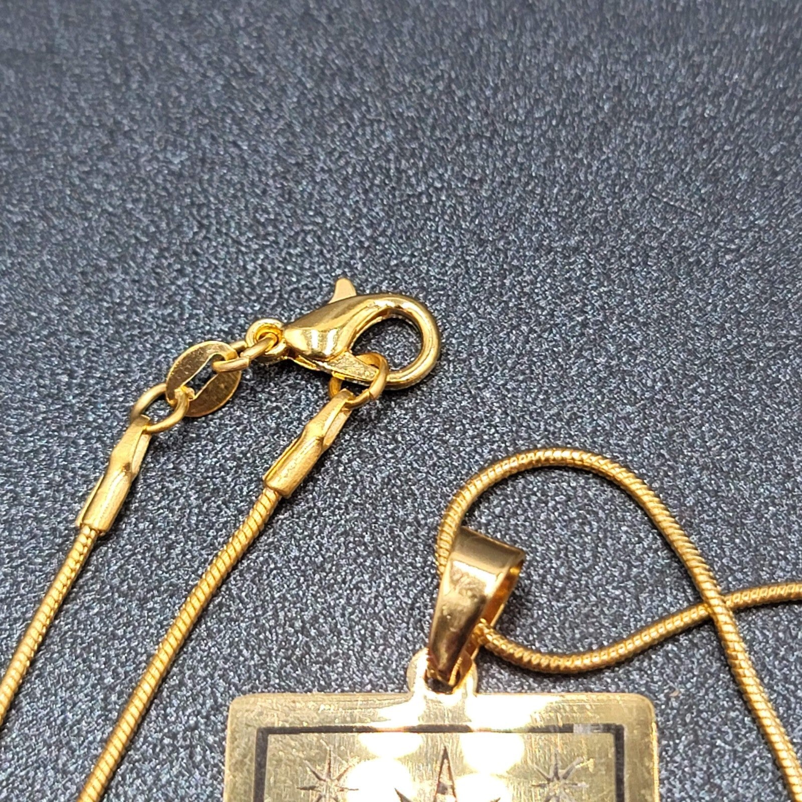 The STAR Tarot Card Pendant Necklace Major Arcana Gold tone 18”.
