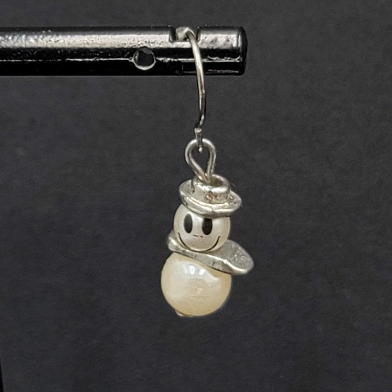 Snowman Bead Pierced Earrings Silver tone Dangle 3/4"