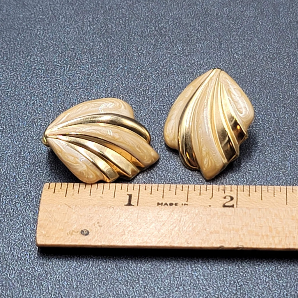 Vintage Pierced Earrings Gold tone Tan Swirl Enamel Drop 1.25" Lightweight