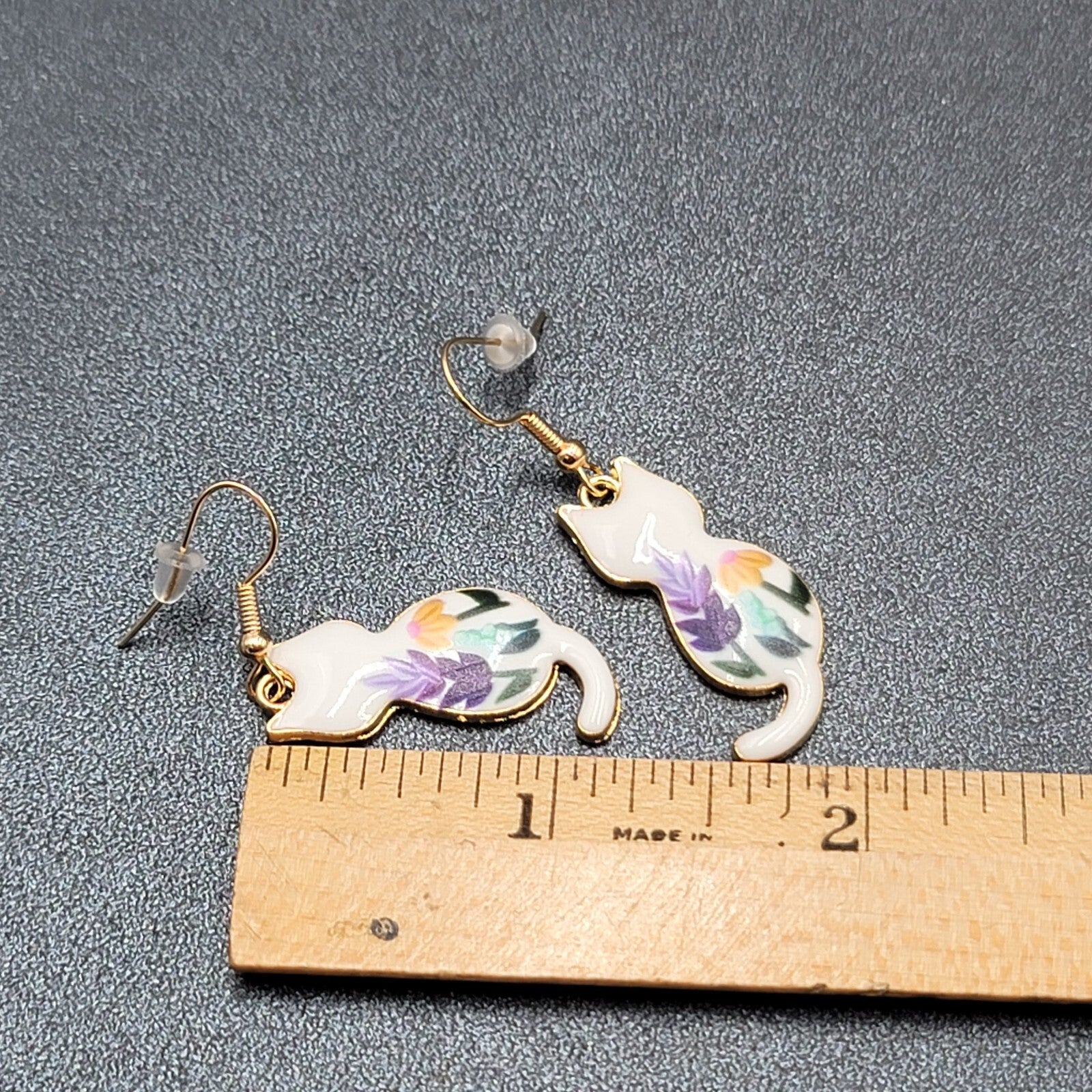Pierced Earrings Gold tone Cat White Enamel Flowers Dangle 1.25"