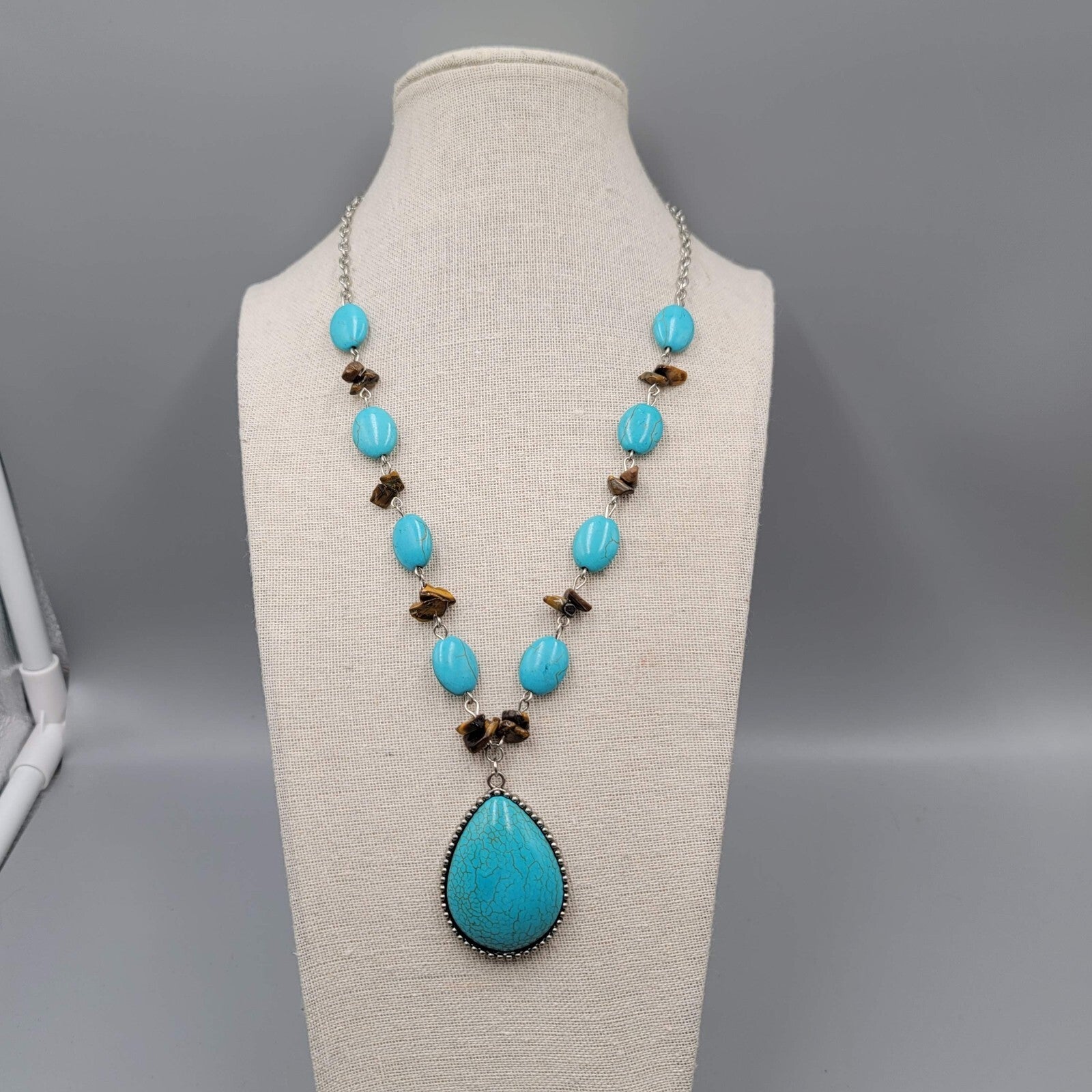 Blue Stone Bead Necklace Teardrop Pendant Silver tone 22"-25"