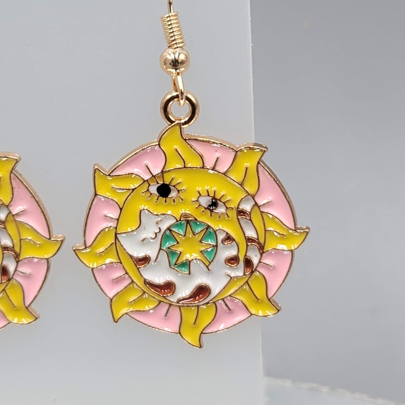 Kitty Cat in the Sun Enamel Pierced Earrings Gold tone Dangle 1 1/8"